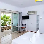 Penelope's Blue Sea Front Residenses Ília