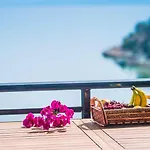 Penelope's Blue Sea Front Residenses 아파트 *