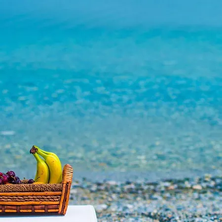 Penelope's Blue Sea Front Residenses * Ília